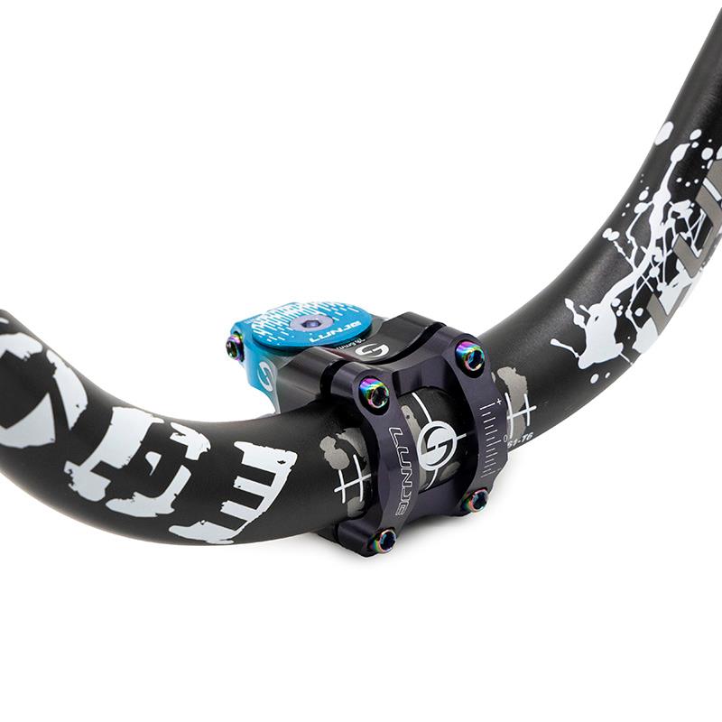 Potence de guidon 31,8 mm EWPM-003 noir et bleu, vue 3