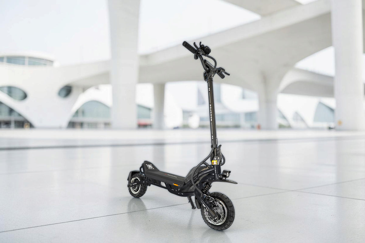 Rovoron R5 trottinette électrique, vue de trois quarts